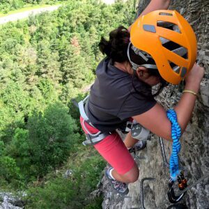 Guiaje de una Vía Ferrata de Santa Elena en el Pirineos para niños