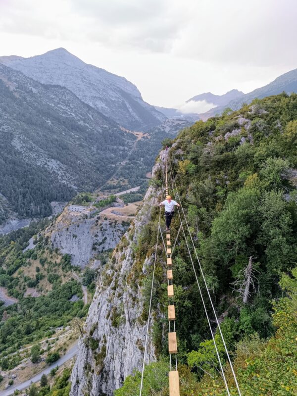 Puente Tibetano en la Vía Ferrata Pared de Iserías en Canfrac